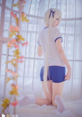 美女校花张开腿让我电影