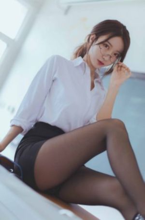 英语课代表趴着让我桶免费放